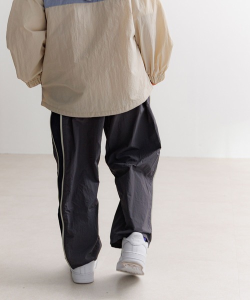 BAYFLOW（ベイフロー）の「[ファスナーの開閉でシルエットが変わる♪]サイドZIPナイロンパンツ(KIDS)（その他パンツ・キッズ・チャコール/カーキ・140cm/120cm/150cm/130cm/110cm）」の11枚目の写真
