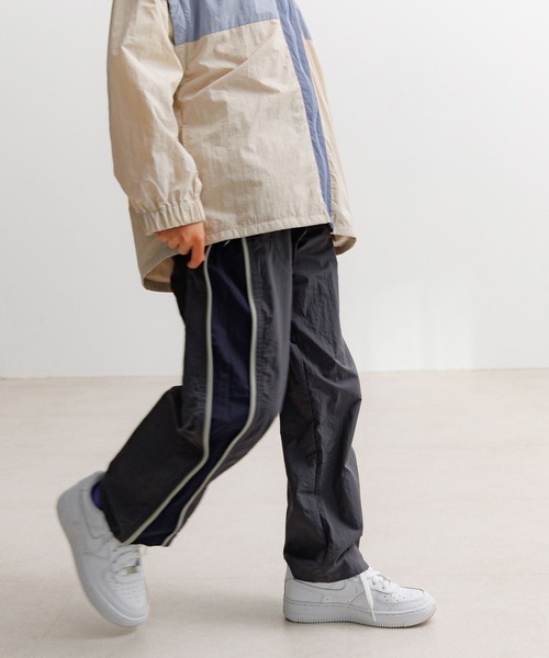BAYFLOW（ベイフロー）の「[ファスナーの開閉でシルエットが変わる♪]サイドZIPナイロンパンツ(KIDS)（その他パンツ・キッズ・チャコール/カーキ・140cm/120cm/150cm/130cm/110cm）」の13枚目の写真