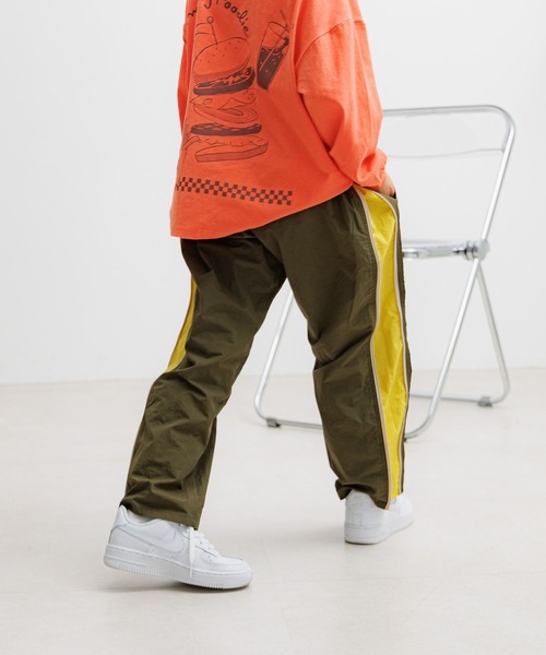 BAYFLOW（ベイフロー）の「[ファスナーの開閉でシルエットが変わる♪]サイドZIPナイロンパンツ(KIDS)（その他パンツ・キッズ・チャコール/カーキ・140cm/120cm/150cm/130cm/110cm）」の19枚目の写真