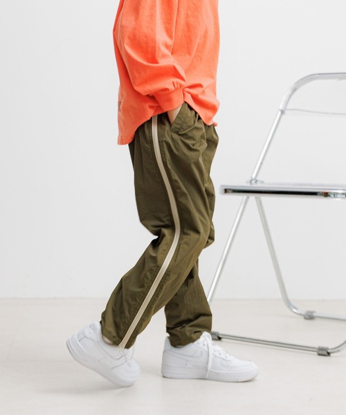 BAYFLOW（ベイフロー）の「[ファスナーの開閉でシルエットが変わる♪]サイドZIPナイロンパンツ(KIDS)（その他パンツ・キッズ・チャコール/カーキ・140cm/120cm/150cm/130cm/110cm）」の22枚目の写真
