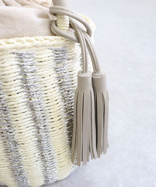 MIAN （ミアン）の「フィルム×ペーパー ストライプトートバッグ（かごバッグ・レディース・ゴールド/シルバー/ブラック・FREE）」の8枚目の写真