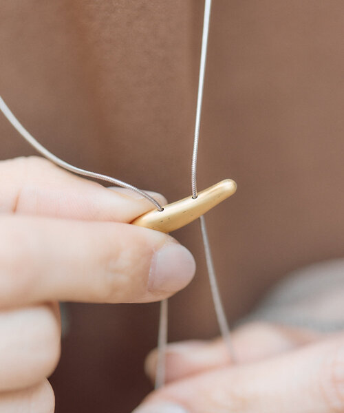 ear PAPILLONNER（イアパピヨネ）の「《金属アレルギー対応/ステンレス》マットループタイネックレス（ネックレス・レディース・シルバー・FREE）」の2枚目の写真
