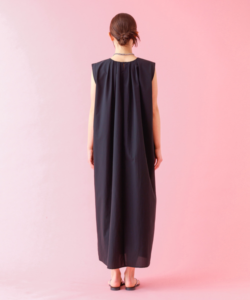 Rouge vif la cle（ルージュヴィフラクレ）の「【Le Melange/ル・メランジュ】ギャザーノースリブワンピース/多機能素材/ノースリーブ/ワンピース【WEB限定】（ワンピース・レディース・ブラック/モカ・フリー）」の10枚目の写真