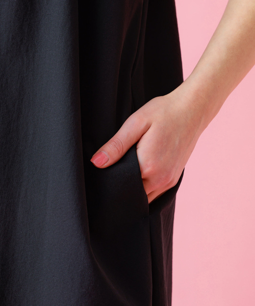 Rouge vif la cle（ルージュヴィフラクレ）の「【Le Melange/ル・メランジュ】ギャザーノースリブワンピース/多機能素材/ノースリーブ/ワンピース【WEB限定】（ワンピース・レディース・ブラック/モカ・フリー）」の7枚目の写真