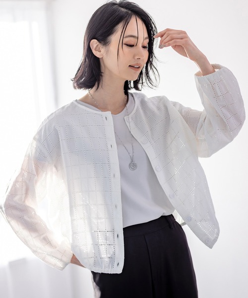 A/C DESIGN BY ALPHA CUBIC(エーシーデザインバイアルファキュービック)の「刺しゅうブルゾン(ブルゾン・レディース・オフホワイト/ブラック/カーキ・11号/9号/13号/15号/17号)」の5枚目の写真