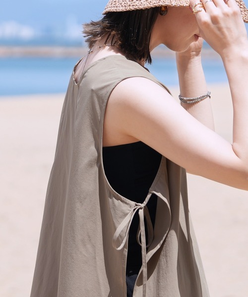 reca（レカ）の「ノースリサイドリボンラッシュガード（ラッシュガード・レディース・ブラック/グレイッシュベージュ・M）」の19枚目の写真