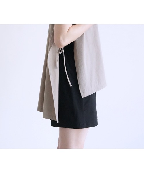 reca（レカ）の「ノースリサイドリボンラッシュガード（ラッシュガード・レディース・ブラック/グレイッシュベージュ・M）」の6枚目の写真