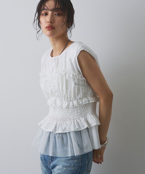 ELLEgirl(エルガール)の「シャーリングノースリーブブラウス(シャツ/ブラウス・レディース・ブラック/オフホワイト/ブルー系その他・FREE)」の1枚目の写真