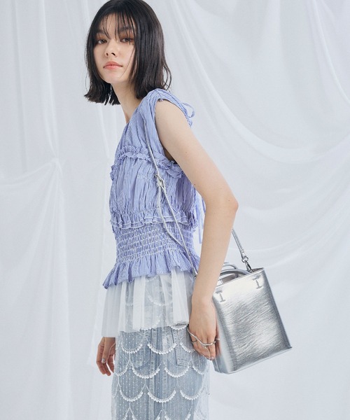 ELLEgirl(エルガール)の「シャーリングノースリーブブラウス(シャツ/ブラウス・レディース・ブラック/オフホワイト/ブルー系その他・FREE)」の6枚目の写真