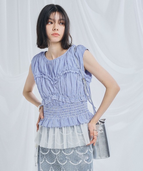 ELLEgirl(エルガール)の「シャーリングノースリーブブラウス(シャツ/ブラウス・レディース・ブラック/オフホワイト/ブルー系その他・FREE)」の4枚目の写真