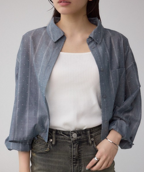 AZUL by moussy(アズールバイマウジー)の「ラインストーンシャツ(シャツ/ブラウス・レディース・ブラック/ストライプ/オフホワイト・SMALL/MEDIUM)」の1枚目の写真
