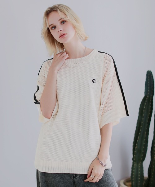 ROCHEM（ローシェン）の「ワンポイントロゴ刺繍サイドラインメッシュニット（ニット/セーター・メンズ・ネイビー/ワイン/チャコール/ブラック/ホワイト/ダークグリーン・S/M/L/XS）」の2枚目の写真