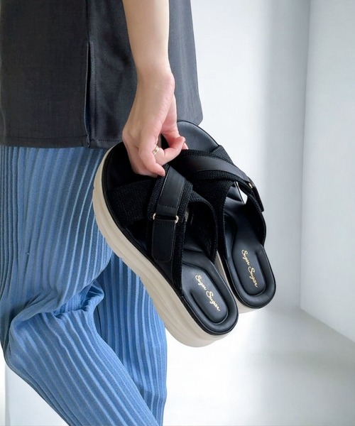 Sugar Sugar(シュガーシュガー)の「クロスベルト エアリー サンダル【SUGARSUGAR シュガーシュガー】厚底 歩きやすい 軽い 夏 ヒールあり(スニーカー・レディース・ベージュ/ピンク/カーキ/ブラック・S/M/L/LL)」の2枚目の写真