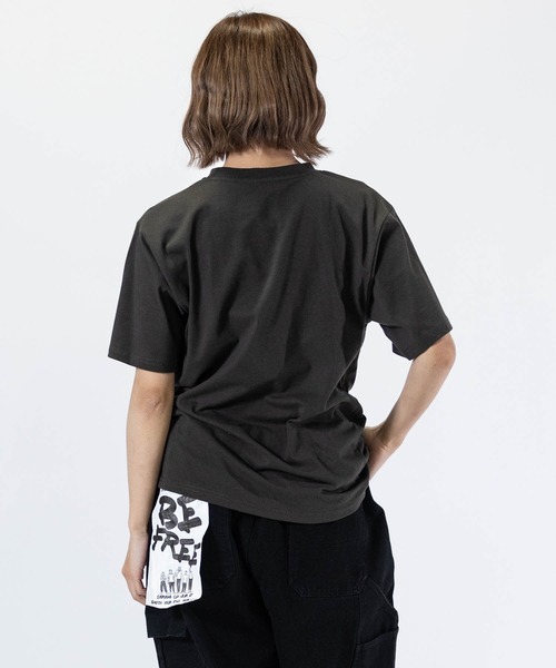 JOHN'S CLOSET(ジョンズクローゼット)の「【t】〔神保町にゃんこ堂〕ワンポイント刺繍/両面プリント 半袖Tシャツ(Tシャツ/カットソー・メンズ・ブラック系2/ネイビー系2/ホワイト系1/ホワイト系2/ブラック系1/ネイビー系1・LARGE/MEDIUM)」の15枚目の写真
