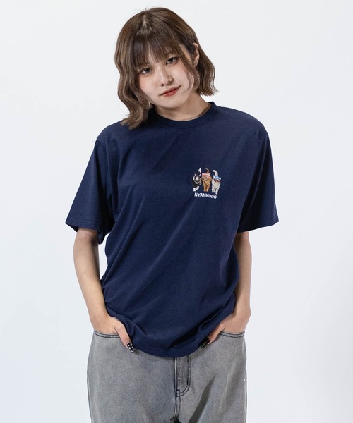 JOHN'S CLOSET(ジョンズクローゼット)の「【t】〔神保町にゃんこ堂〕ワンポイント刺繍/両面プリント 半袖Tシャツ(Tシャツ/カットソー・メンズ・ブラック系2/ネイビー系2/ホワイト系1/ホワイト系2/ブラック系1/ネイビー系1・LARGE/MEDIUM)」の19枚目の写真