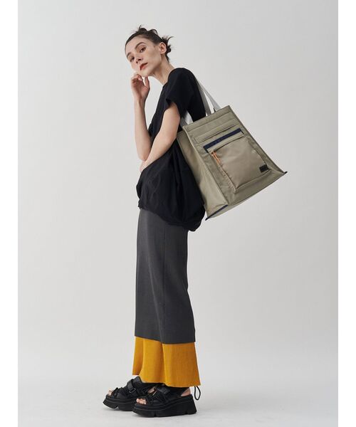 UN3D.　トラピーズナイロンバッグ UN3D.（アンスリード）の「TRAPEZE NYLON BAG / トラピーズ