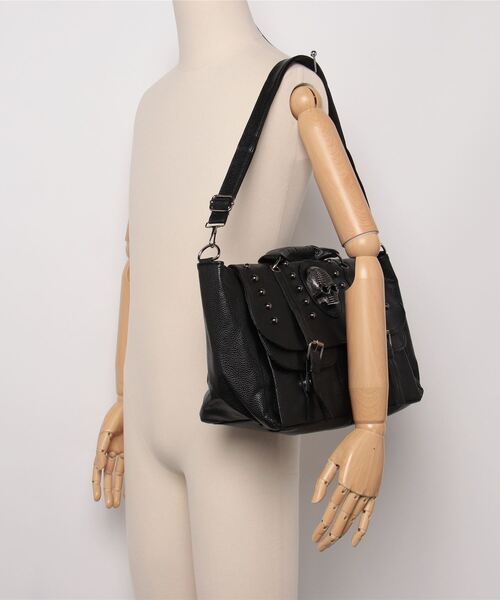 NOVESSEL（ノベセル）の「A'GEM/9 × .kom『NOVESSEL/ノベセル』スカルデザインスタッズショルダーバッグ（ショルダーバッグ・レディース・ブラック・FREE）」の6枚目の写真