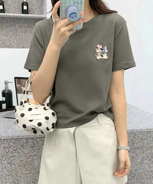 aimoha(アイモハ)の「ワンポイント犬刺繍Tシャツ(Tシャツ/カットソー・レディース・ブルー/ホワイト/ライトグレー/ダークグレー/ベージュ・FREE)」の4枚目の写真