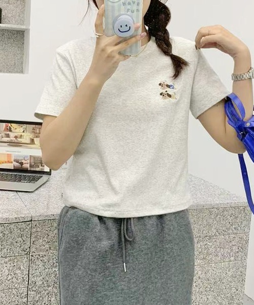 aimoha(アイモハ)の「ワンポイント犬刺繍Tシャツ(Tシャツ/カットソー・レディース・ブルー/ホワイト/ライトグレー/ダークグレー/ベージュ・FREE)」の9枚目の写真