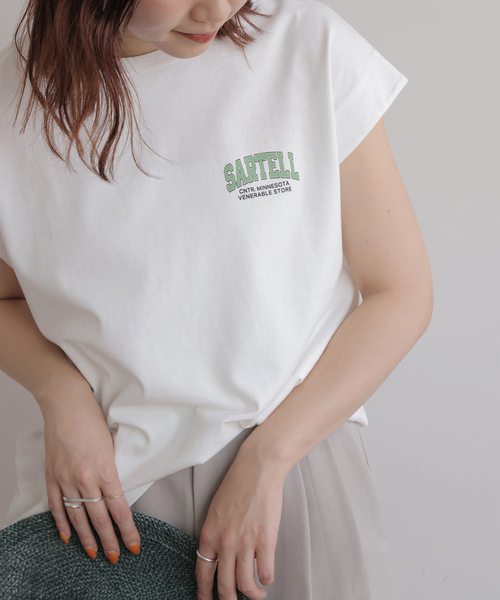 JOURNAL STANDARD relume(ジャーナルスタンダード レリューム)の「フレンチスリーブロゴTシャツ(Tシャツ/カットソー・レディース・ホワイト/チャコールグレー・FREE)」の1枚目の写真