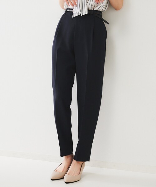 UNTITLED（アンタイトル）の「【通勤スーツ】ライトウェイト テーパードパンツ（その他パンツ・レディース・サンドベージュ/ネイビー/ブラック/チャコールグレー・50/42/44/46/48/00/01/02/03/04）」の4枚目の写真
