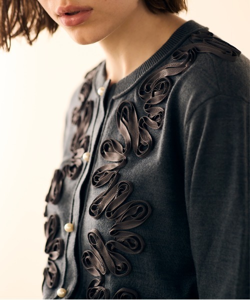 Marilyn Moon（マリリンムーン）の「code embroidery cardigan（カーディガン/ボレロ・レディース・チャコール/レッド/ブラック/オフホワイト・FREE）」の8枚目の写真