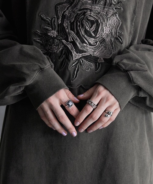 SERACE(セラス)の「【SERACE】Vintage design loose pigment flower embroidery long tee / ヴィンテージデザインルーズピグメントフラワー刺繍ロンT(Tシャツ/カットソー・メンズ・ブラック/ブルー/グレー・S/M/L)」の8枚目の写真