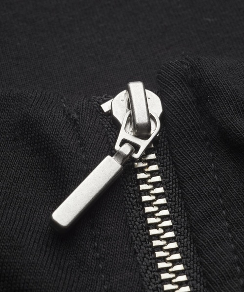 NO ID.(ノーアイディ)の「【NO ID.】Half Zip Big Pullover / ハーフ ジップ ビッグ プルオーバー(ポロシャツ・メンズ・ブラック/グレー/ホワイト・1/2)」の9枚目の写真