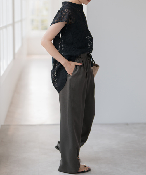 Spick & Span(スピックアンドスパン)の「《WEB限定 / 追加》ワッシャーサテンイージーパンツ(その他パンツ・レディース・ブラック/チャコールグレー・40/38/36)」の14枚目の写真