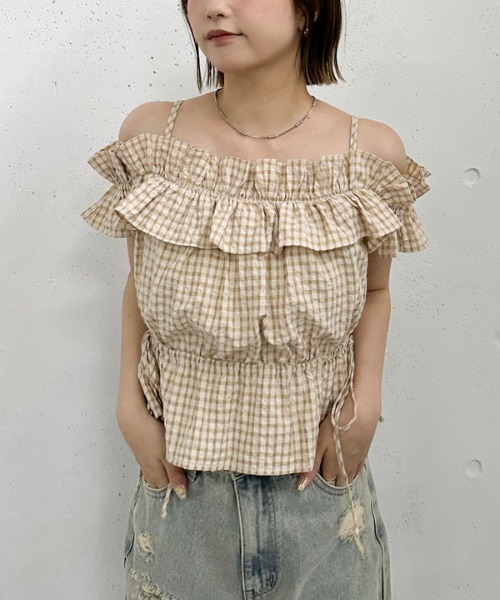 archives（アルシーヴ）の「チェックフリルオフショルブラウス（シャツ/ブラウス・レディース・オフホワイト/ブラック/ベージュ・MEDIUM）」の3枚目の写真