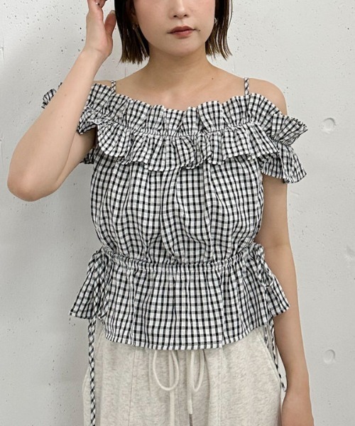 archives（アルシーヴ）の「チェックフリルオフショルブラウス（シャツ/ブラウス・レディース・オフホワイト/ブラック/ベージュ・MEDIUM）」の2枚目の写真