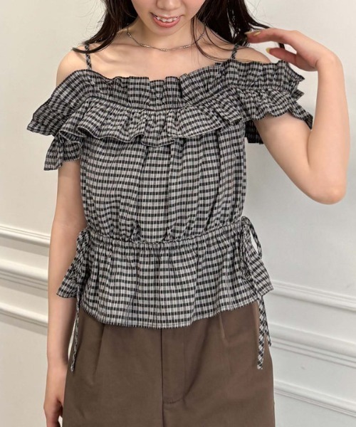 archives（アルシーヴ）の「チェックフリルオフショルブラウス（シャツ/ブラウス・レディース・オフホワイト/ブラック/ベージュ・MEDIUM）」の4枚目の写真