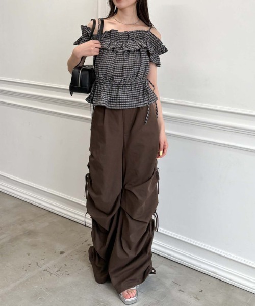 archives（アルシーヴ）の「チェックフリルオフショルブラウス（シャツ/ブラウス・レディース・オフホワイト/ブラック/ベージュ・MEDIUM）」の11枚目の写真