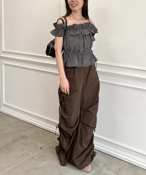 archives（アルシーヴ）の「チェックフリルオフショルブラウス（シャツ/ブラウス・レディース・オフホワイト/ブラック/ベージュ・MEDIUM）」の12枚目の写真