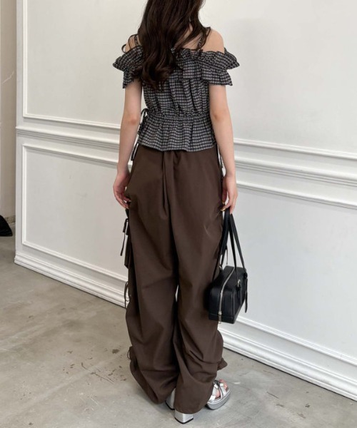 archives（アルシーヴ）の「チェックフリルオフショルブラウス（シャツ/ブラウス・レディース・オフホワイト/ブラック/ベージュ・MEDIUM）」の13枚目の写真