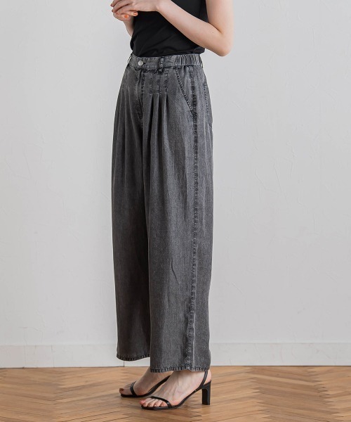 Droite lautreamont（ドロワットロートレアモン）の「バイオシルクパウダー加工ワイドパンツ≪洗濯機で洗える≫（デニムパンツ・レディース・ブラック/ブルー・S/M）」の5枚目の写真