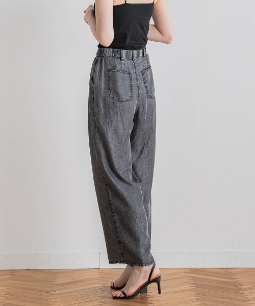 Droite lautreamont（ドロワットロートレアモン）の「バイオシルクパウダー加工ワイドパンツ≪洗濯機で洗える≫（デニムパンツ・レディース・ブラック/ブルー・S/M）」の6枚目の写真