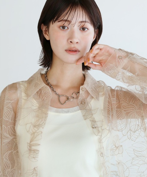 shetila(シェティラ)の「一目惚れ フラワーエンブロイダリーシアーシャツ(シャツ/ブラウス・レディース・ブラック/キナリ・FREE)」の11枚目の写真