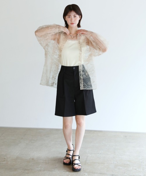 shetila(シェティラ)の「一目惚れ フラワーエンブロイダリーシアーシャツ(シャツ/ブラウス・レディース・ブラック/キナリ・FREE)」の5枚目の写真