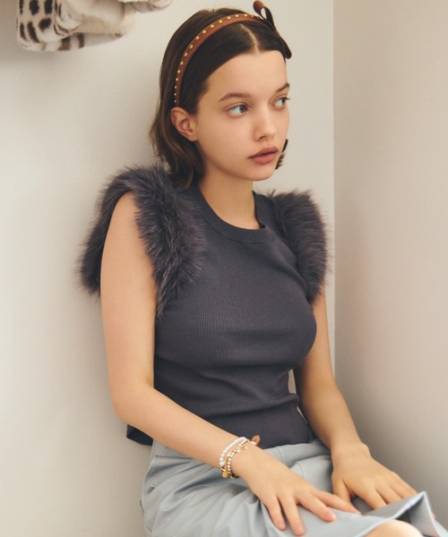 FURFUR(ファーファー)の「エコファースリーブニットトップス(ニット/セーター・レディース・ホワイト/ピンク/チャコールグレー・F)」の2枚目の写真