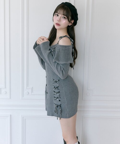 OLIVE des OLIVE(オリーブデオリーブ)の「【Belle Charme】レースアップオフショルニットワンピ(ワンピース・レディース・チャコールグレー/ブラック/オフホワイト・FREE)」の3枚目の写真