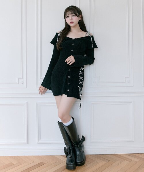 OLIVE des OLIVE(オリーブデオリーブ)の「【Belle Charme】レースアップオフショルニットワンピ(ワンピース・レディース・チャコールグレー/ブラック/オフホワイト・FREE)」の4枚目の写真