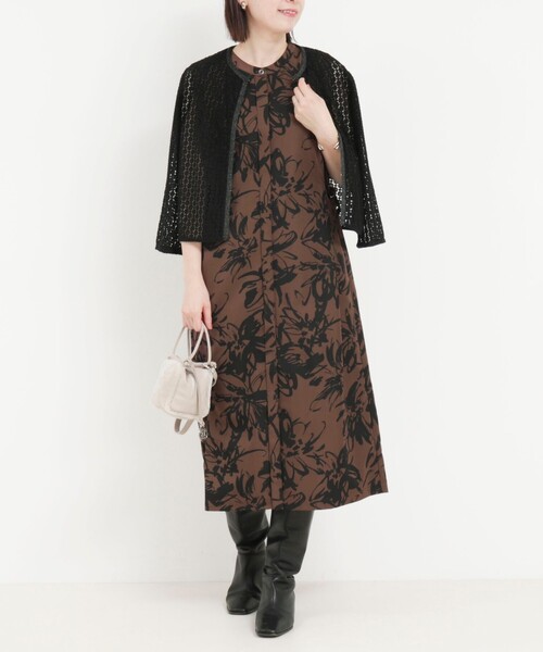 MICO COULIER(ミコクリエ)の「ビックフラワープリントワンピース(ワンピース・レディース・ホワイト系その他4/ベージュ系その他3/ブラック系その他3・38)」の2枚目の写真