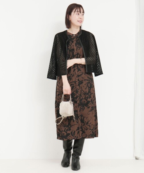 MICO COULIER(ミコクリエ)の「ビックフラワープリントワンピース(ワンピース・レディース・ホワイト系その他4/ベージュ系その他3/ブラック系その他3・38)」の4枚目の写真