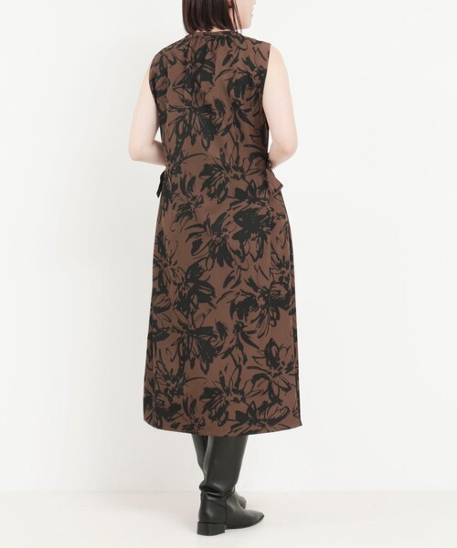 MICO COULIER(ミコクリエ)の「ビックフラワープリントワンピース(ワンピース・レディース・ホワイト系その他4/ベージュ系その他3/ブラック系その他3・38)」の9枚目の写真