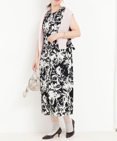 MICO COULIER(ミコクリエ)の「ビックフラワープリントワンピース(ワンピース・レディース・ホワイト系その他4/ベージュ系その他3/ブラック系その他3・38)」の11枚目の写真