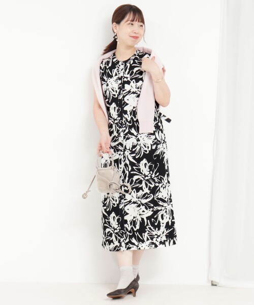 MICO COULIER(ミコクリエ)の「ビックフラワープリントワンピース(ワンピース・レディース・ホワイト系その他4/ベージュ系その他3/ブラック系その他3・38)」の12枚目の写真