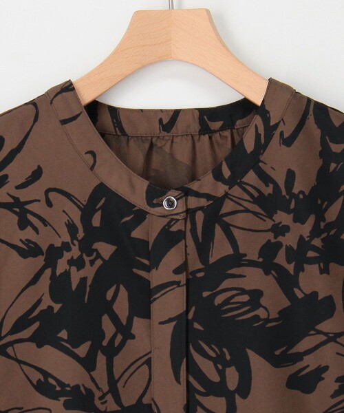 MICO COULIER(ミコクリエ)の「ビックフラワープリントワンピース(ワンピース・レディース・ホワイト系その他4/ベージュ系その他3/ブラック系その他3・38)」の16枚目の写真