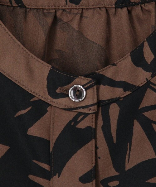 MICO COULIER(ミコクリエ)の「ビックフラワープリントワンピース(ワンピース・レディース・ホワイト系その他4/ベージュ系その他3/ブラック系その他3・38)」の17枚目の写真