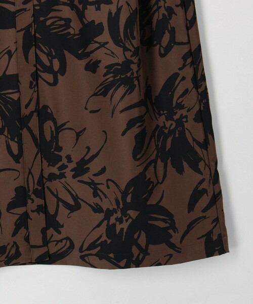 MICO COULIER(ミコクリエ)の「ビックフラワープリントワンピース(ワンピース・レディース・ホワイト系その他4/ベージュ系その他3/ブラック系その他3・38)」の20枚目の写真